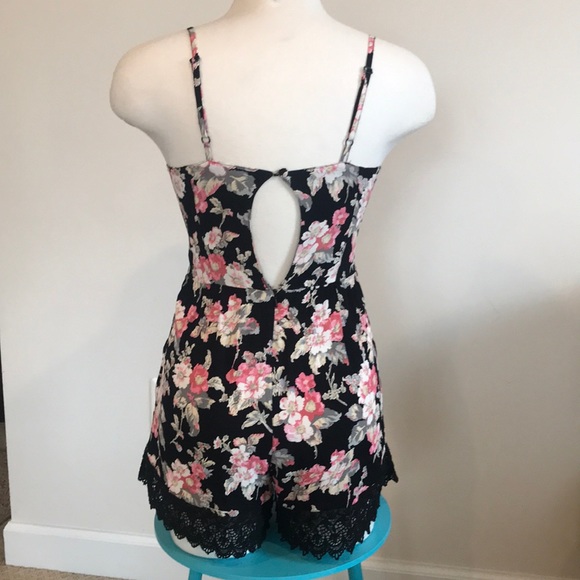 TOPSHOP ROMPER - Picture 2 of 7